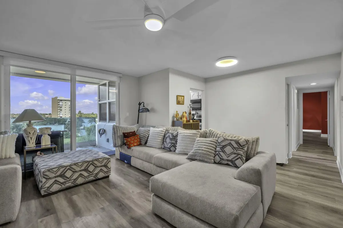8-web-or-mls-DSC08940 at 2639 N RIVERSIDE Drive 505, Pompano Beach