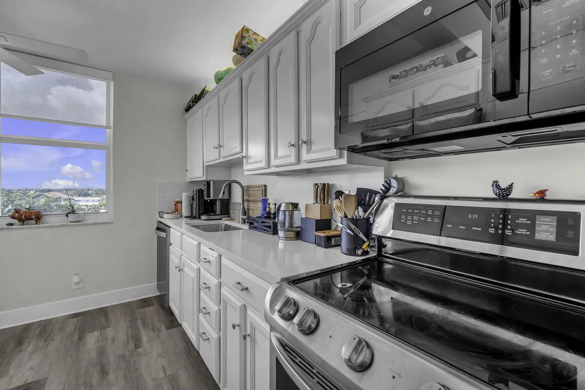 12-web-or-mls-DSC08955 at 2639 N RIVERSIDE Drive 505, Pompano Beach