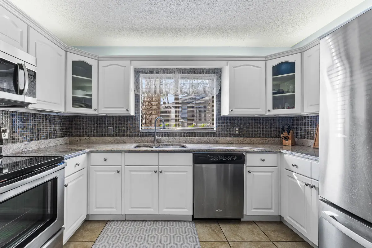 Kitchen at 1611 Cabot Lane 3, Wellington