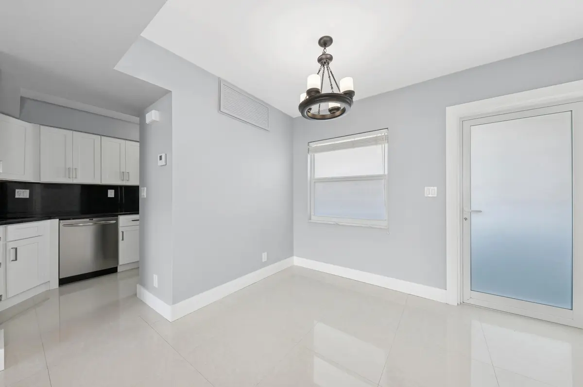 520 dining room kitchen at 333 NE 21ST Avenue 520, Deerfield Beach