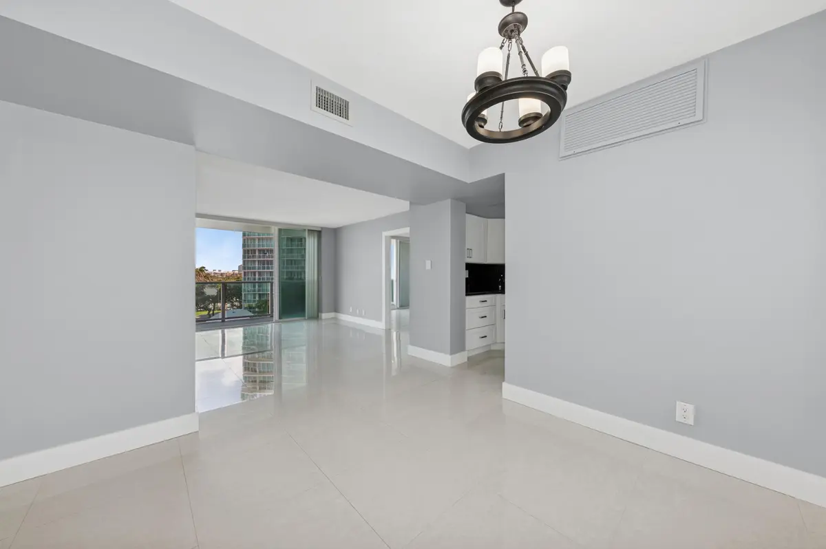 520 dining room at 333 NE 21ST Avenue 520, Deerfield Beach