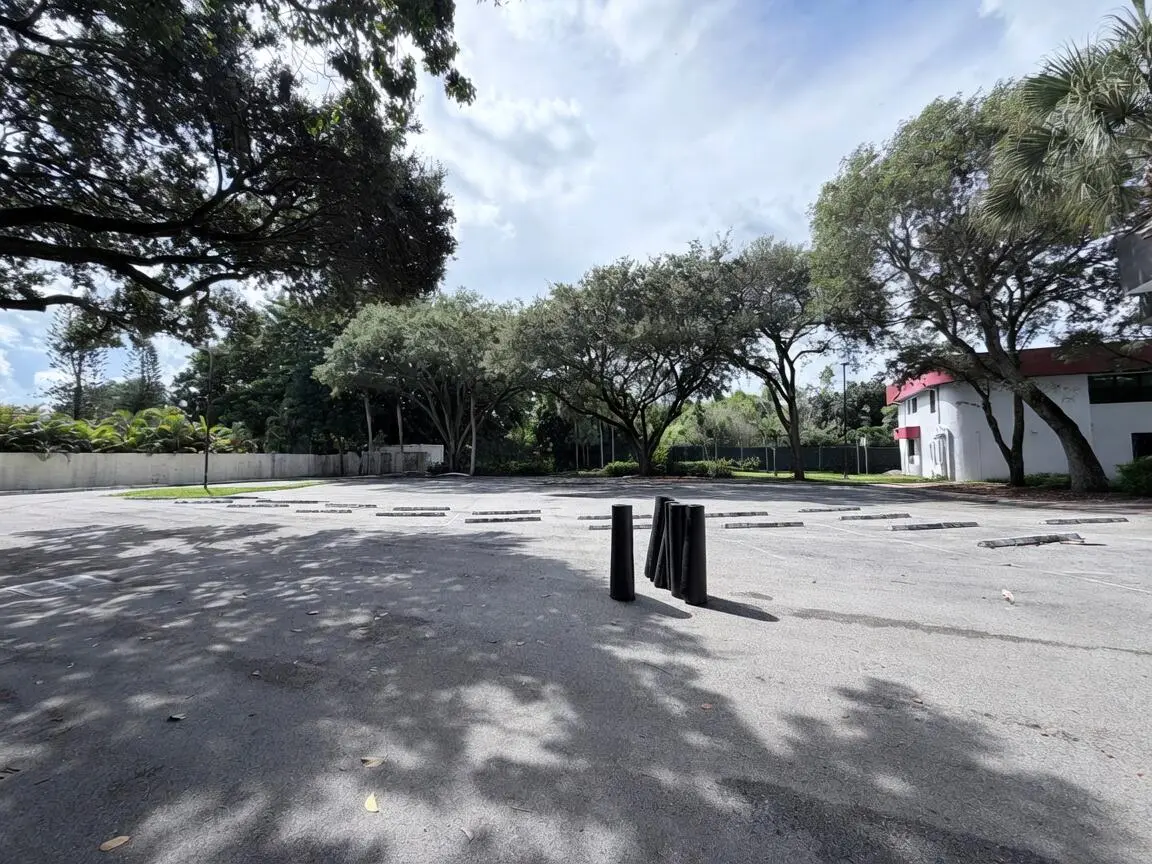 Community Amenities at 8010 N UNIVERSITY Drive, Tamarac