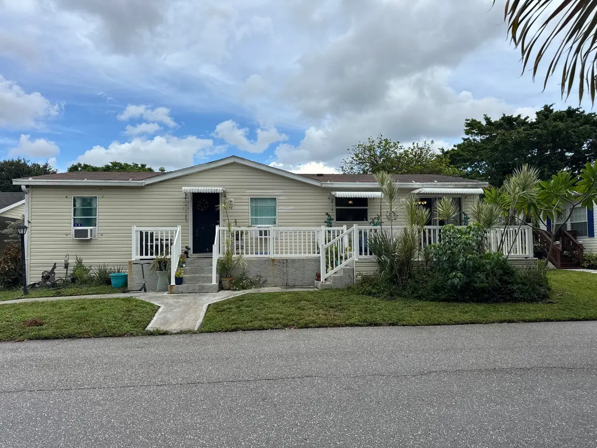 2555 PGA Boulevard 305, Palm Beach Gardens, FL – photo 1