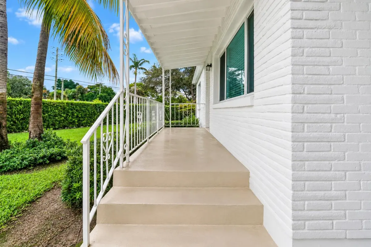 Entryway at 2516 Lorraine Court, North Palm Beach
