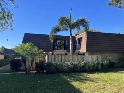 2004 20th Lane, Palm Beach Gardens – Townhouse for sale