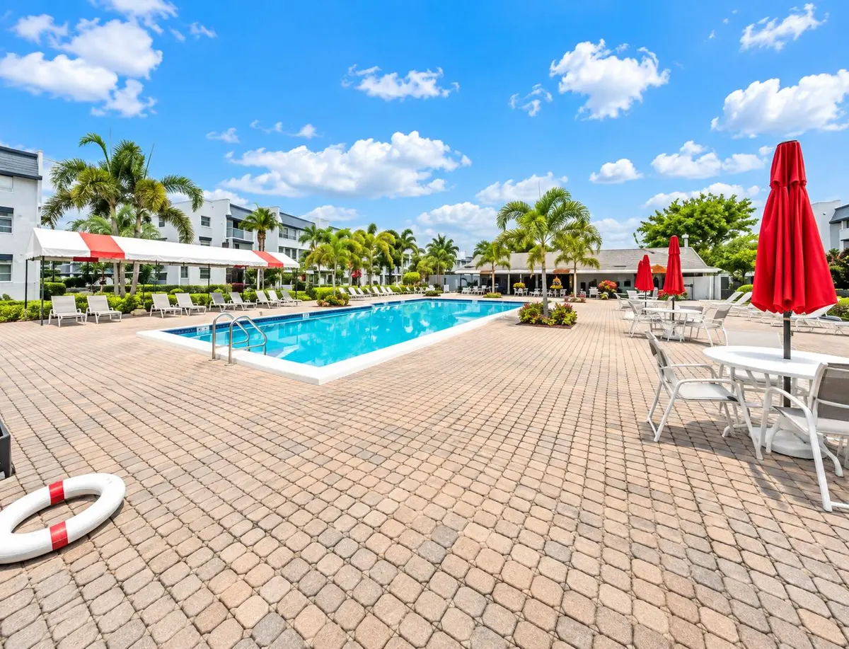 ds at 7807 GOLF CIR Drive 105, Margate