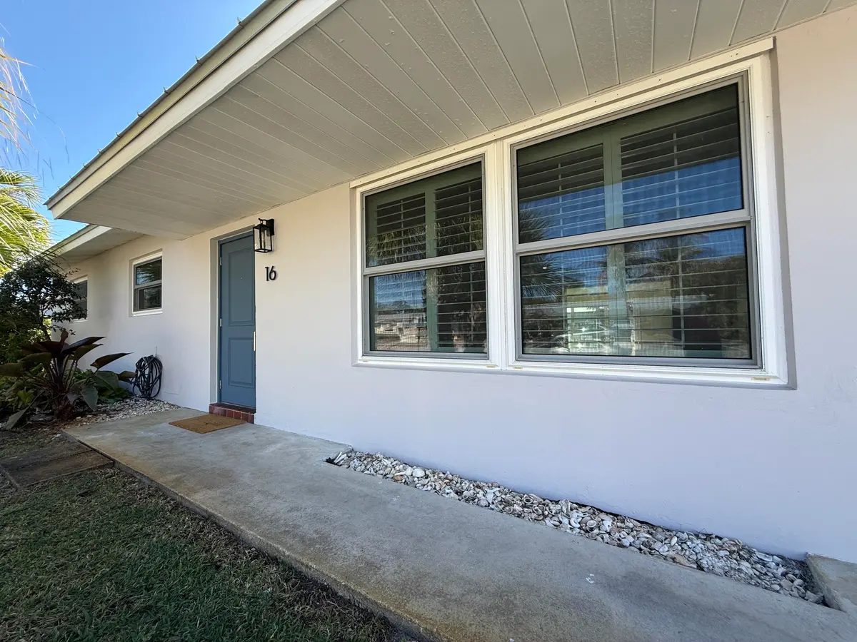 Front walkway at 16 Ridgewood Circle, Tequesta