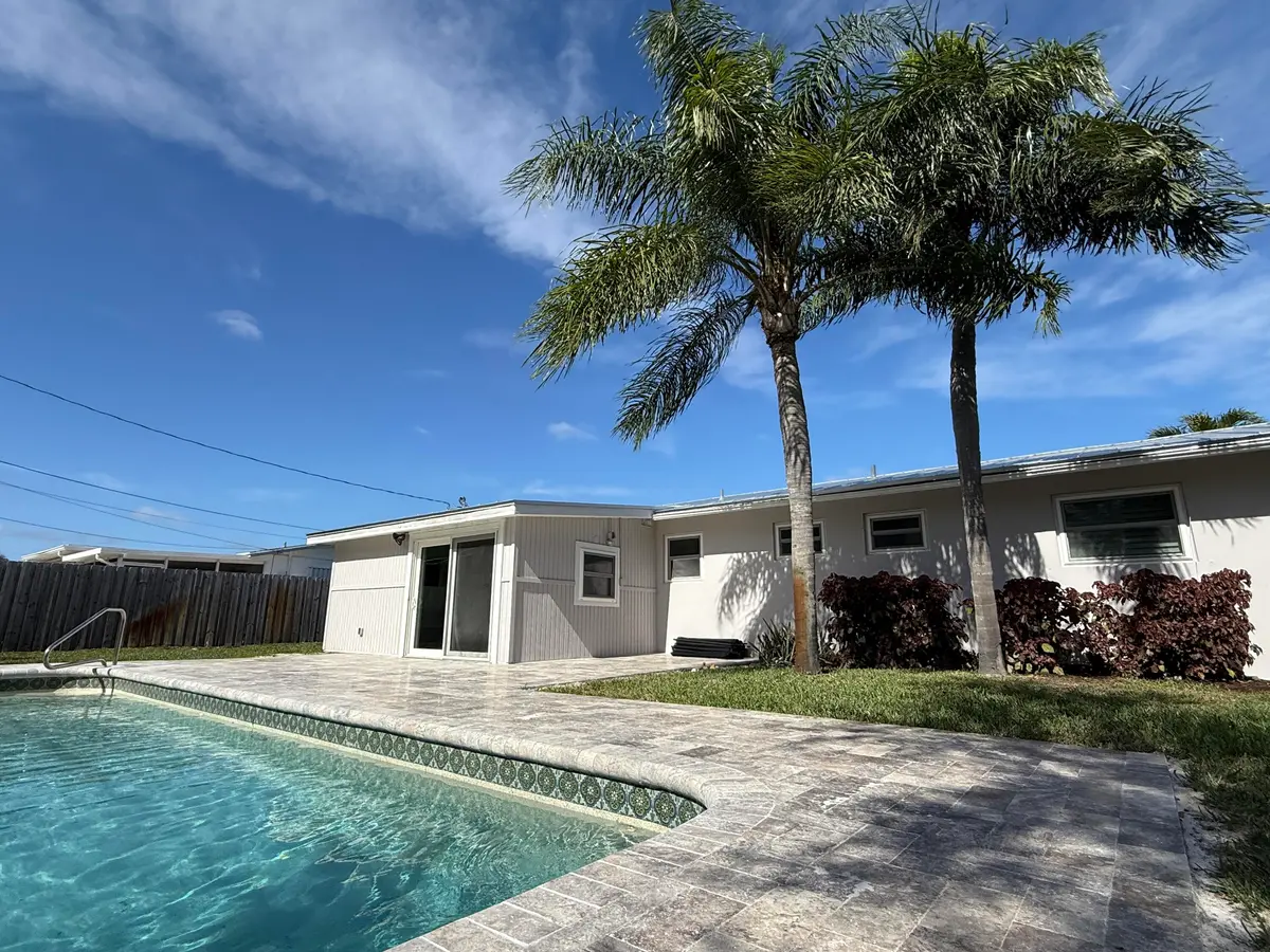 Pool Home at 16 Ridgewood Circle, Tequesta