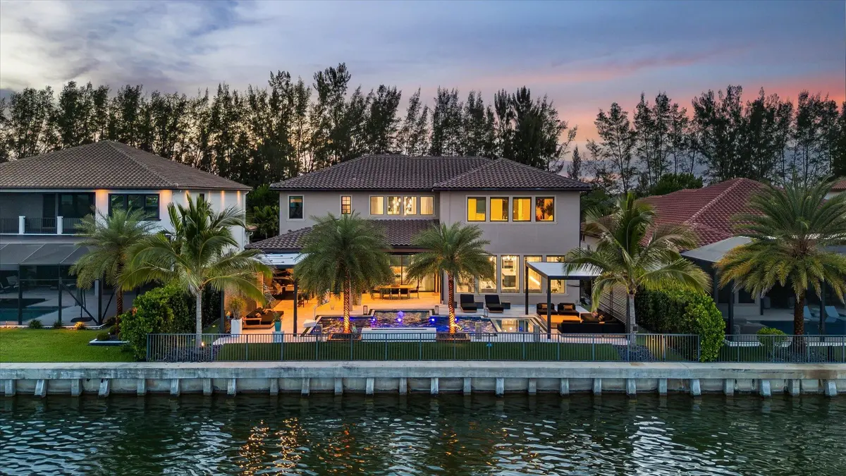 097-8590 W Parkland Bay Trail, Parkland- at 8590 W PARKLAND BAY Trail, Parkland