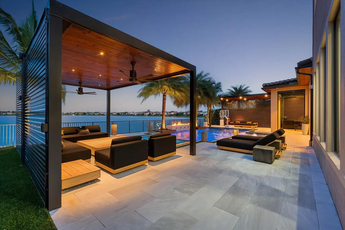 100-8590 W Parkland Bay Trail, Parkland- at 8590 W PARKLAND BAY Trail, Parkland