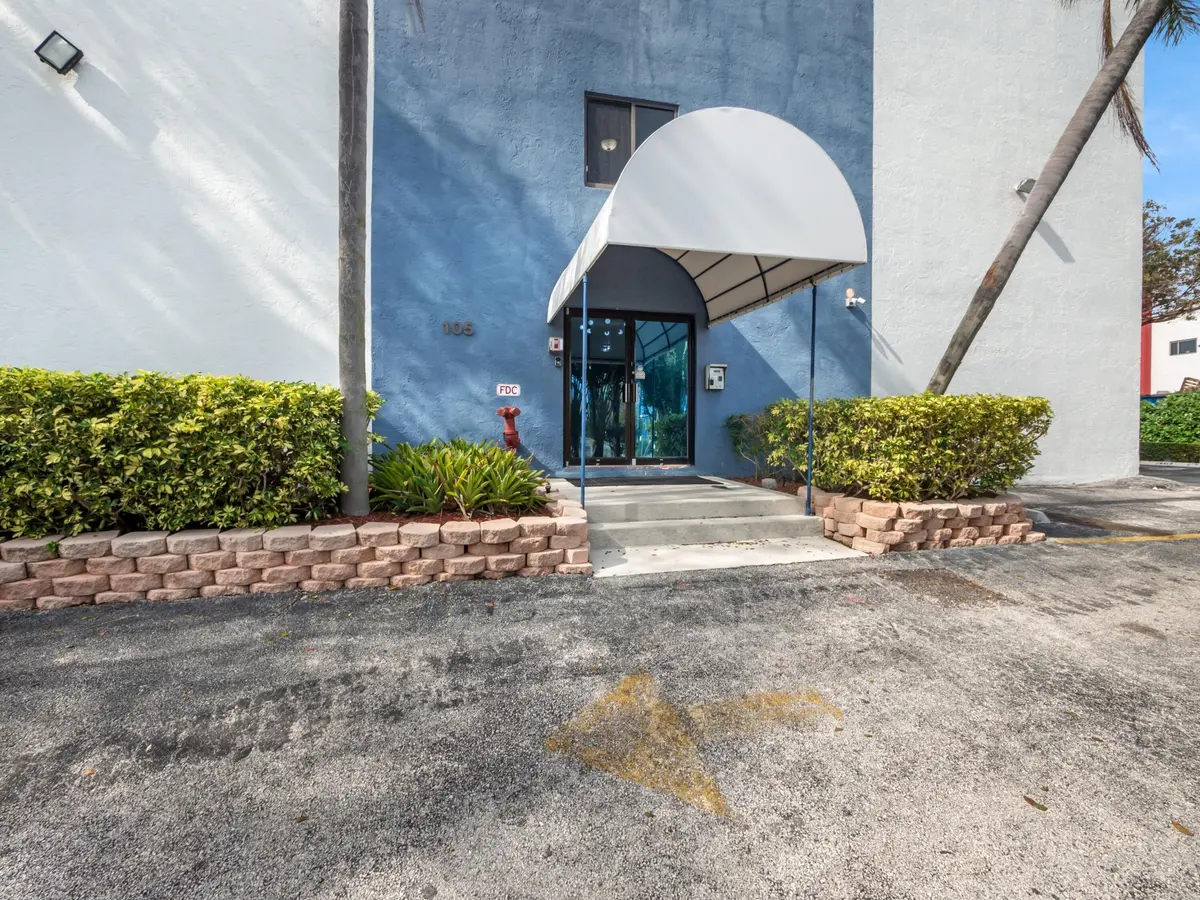 002-2 at 105 S RIVERSIDE Drive 102, Pompano Beach