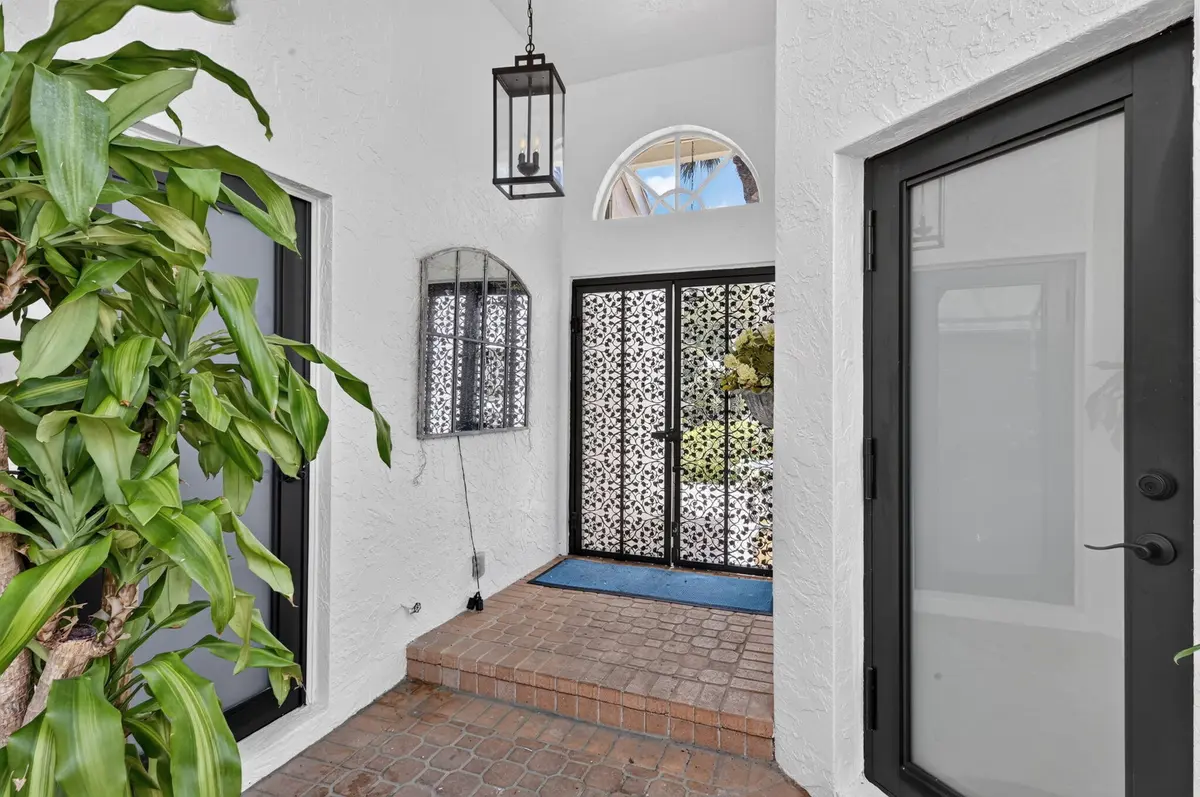 Guest House Entry at 2865 N Clearbrook Circle, Delray Beach