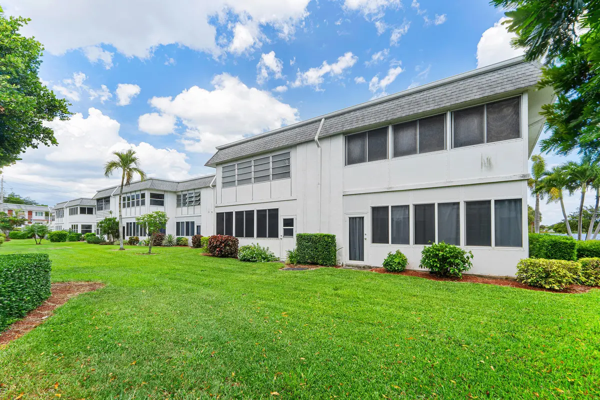 016-3160LakeOsborneDrive-206-LakeWorthBe at 3160 Lake Osborne Drive Bldg 6 unit 206, Lake Worth Beach