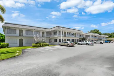 3160 Lake Osborne Drive Bldg 6 unit 206, Lake Worth Beach – Condominium for rent