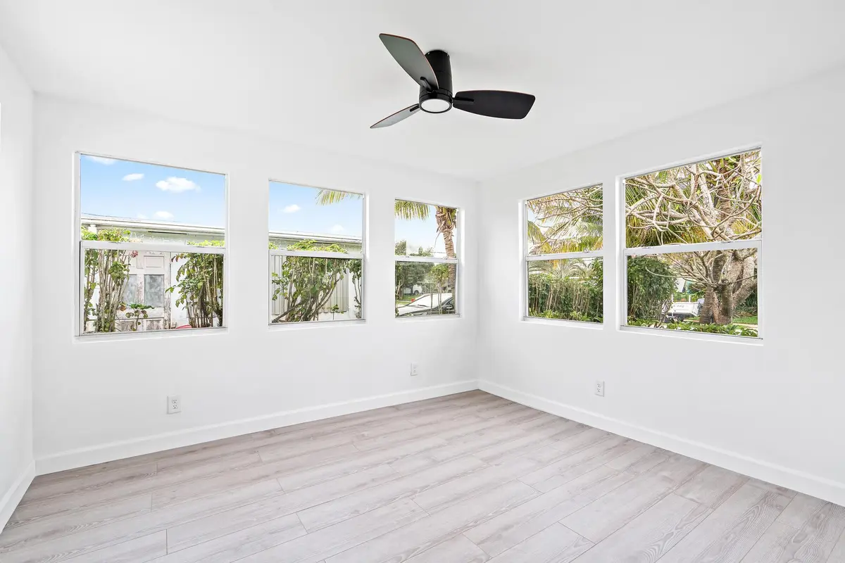 Sun Room at 720 S 11th Street, Lantana
