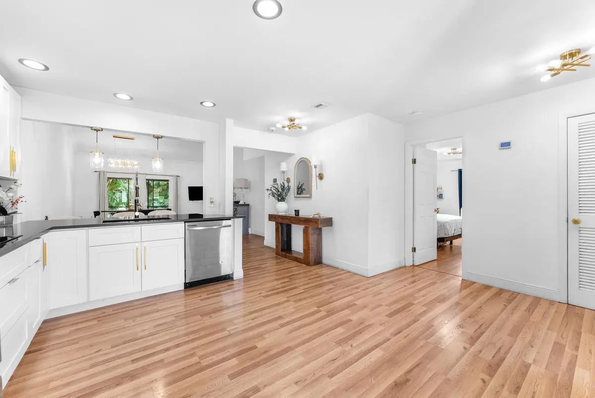 8 ph at 6660 CANARY PALM Circle, Boca Raton
