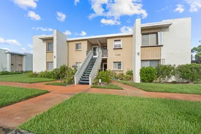 1310 NE 14th Court K 19, Jensen Beach – Condominium for sale