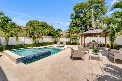 1535 HOLLYWOOD Boulevard, Hollywood – Single Family Residence for sale