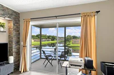 198 Lake Frances Drive, West Palm Beach – Condominium for sale
