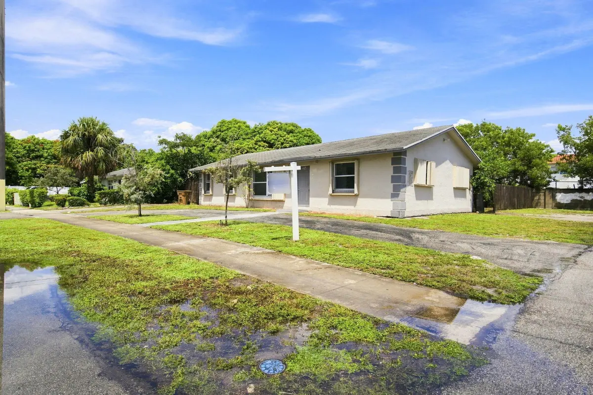 1-web-or-mls-399-sw-14th-st at 399 SW 14TH Street, Deerfield Beach