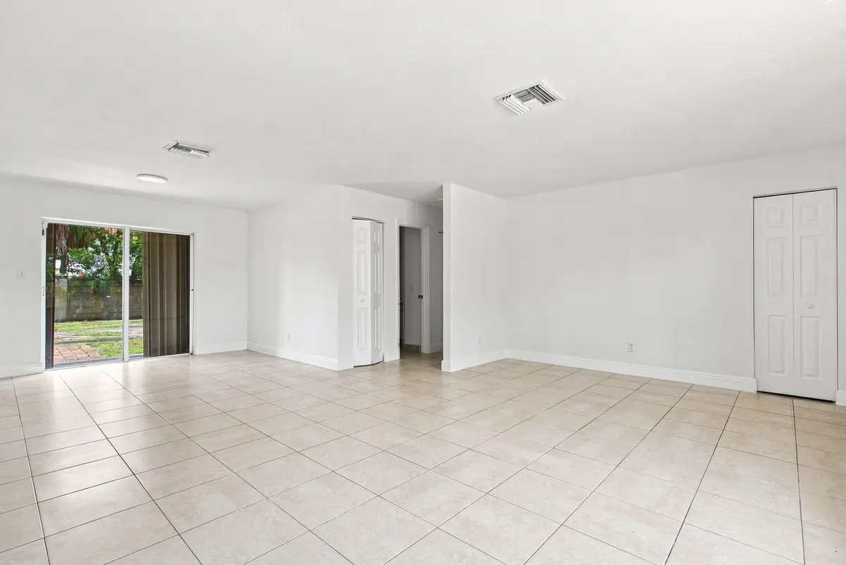5-web-or-mls-399-sw-14th-st at 399 SW 14TH Street, Deerfield Beach