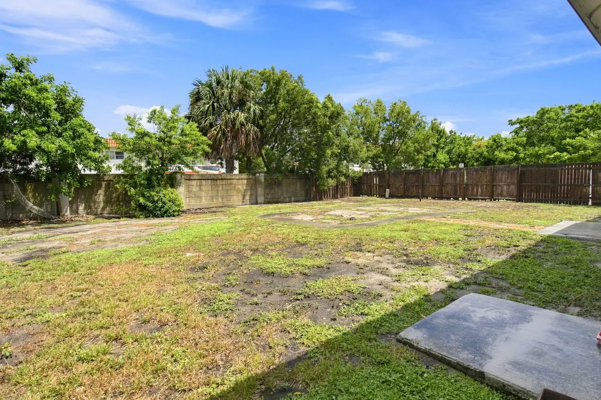 21-web-or-mls-399-sw-14th-st at 399 SW 14TH Street, Deerfield Beach