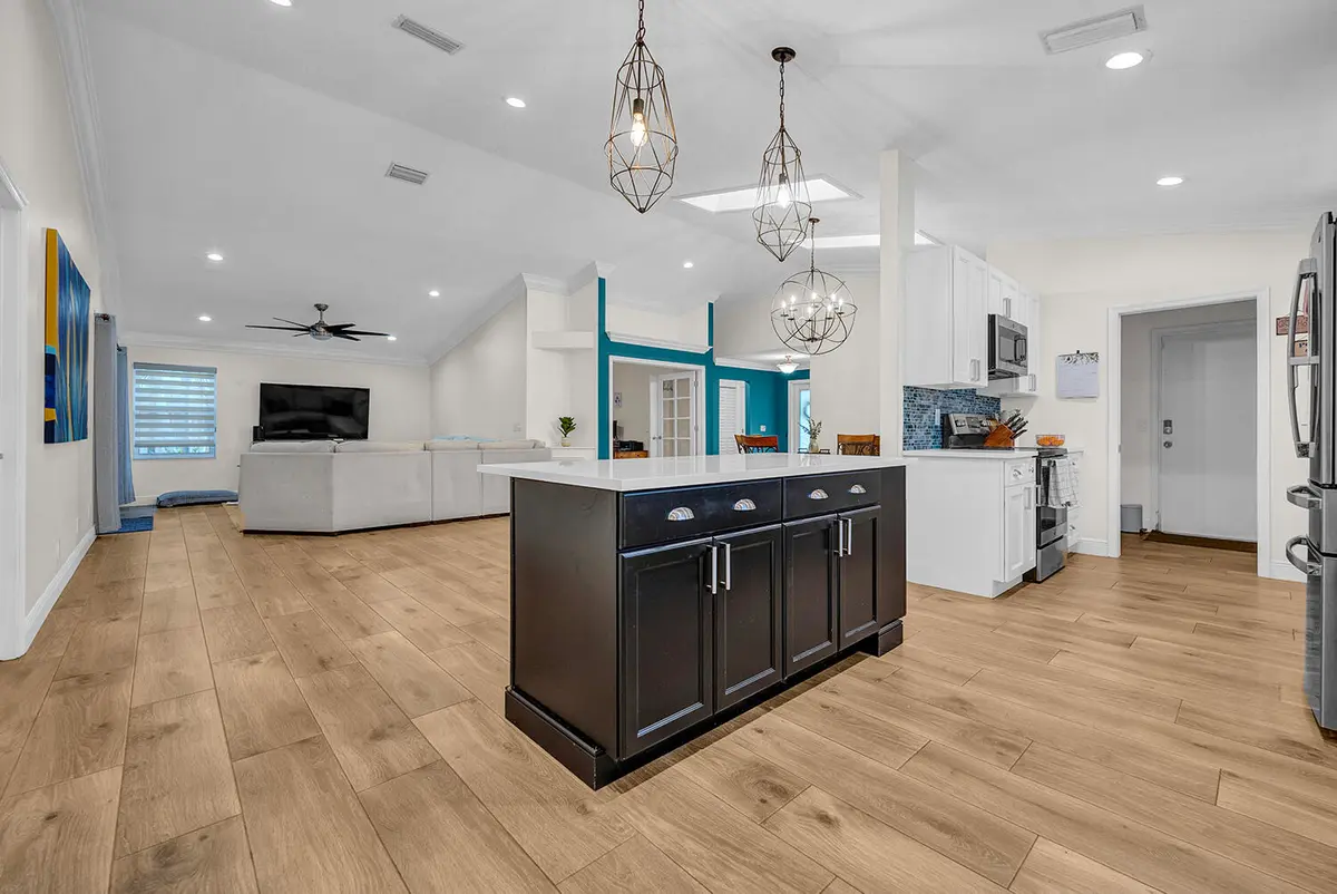 Kitchen Island at 6243 Windlass Circle, Boynton Beach