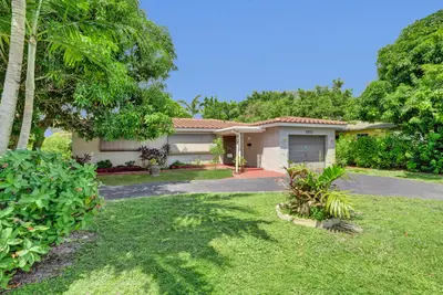 1112 S 22nd Court, Hollywood – Single Family Residence for sale