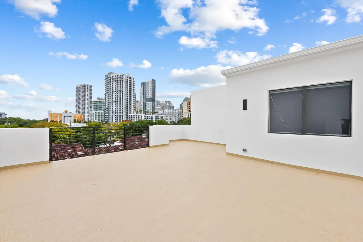 25-web-or-mls-DSC_6526 at 818 NE 2ND Street, Fort Lauderdale