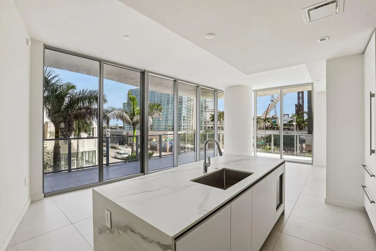 12-web-or-mls-Biscayne Blvd 201-S0409-01 at 1400 BISCAYNE Boulevard 201, Miami