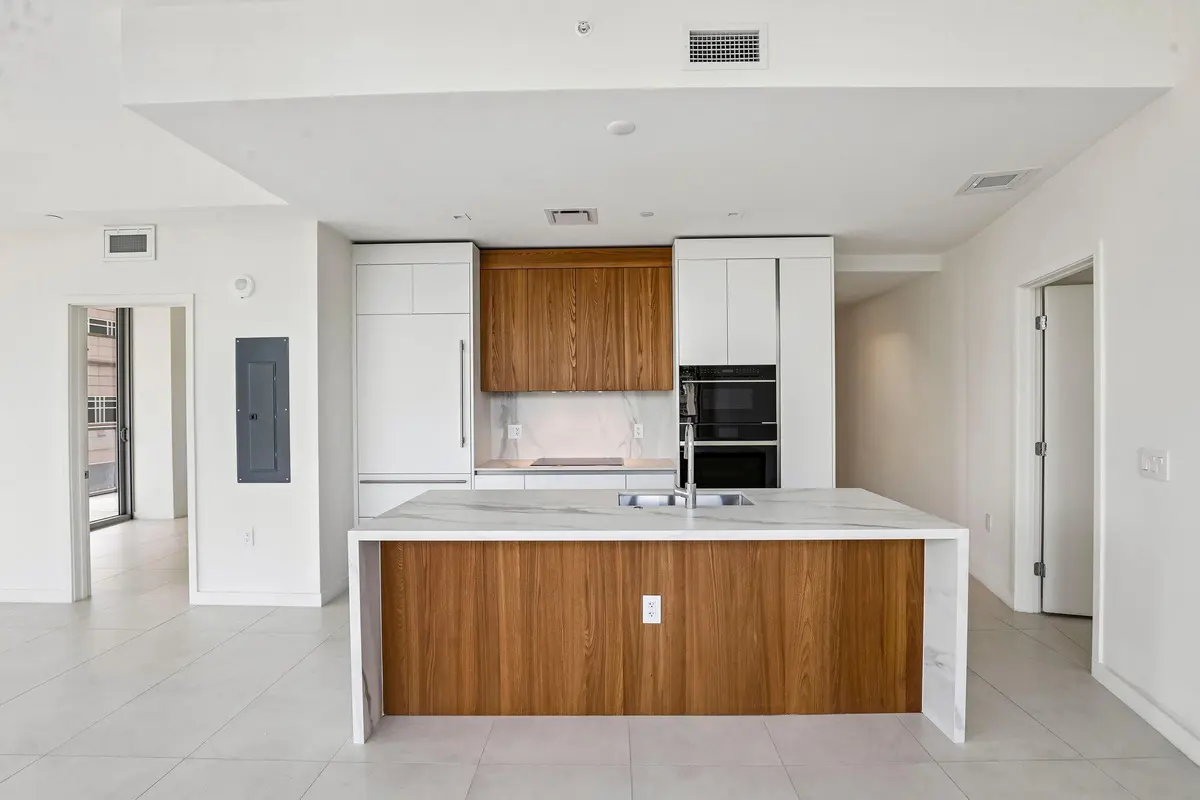 18-web-or-mls-Biscayne Blvd 201-S0409-01 at 1400 BISCAYNE Boulevard 201, Miami