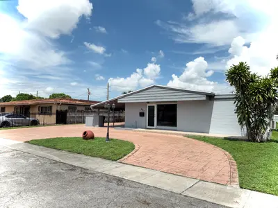 957 W 67th Street, Hialeah – Single Family Residence for rent
