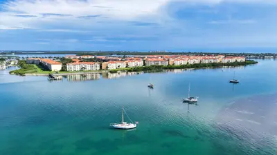26 HARBOUR ISLE Drive 102, Fort Pierce – Condominium for sale