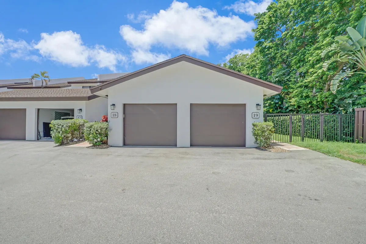 Front Exterior at 1301 N RIVERSIDE Drive 19, Pompano Beach