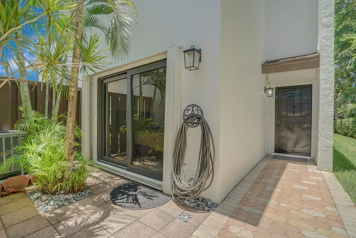Front Entrance at 1301 N RIVERSIDE Drive 19, Pompano Beach