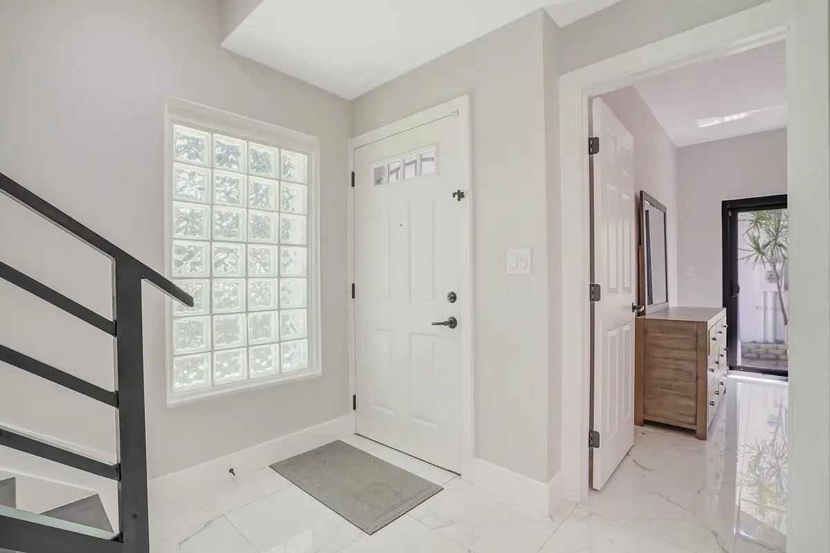 Foyer at 1301 N RIVERSIDE Drive 19, Pompano Beach