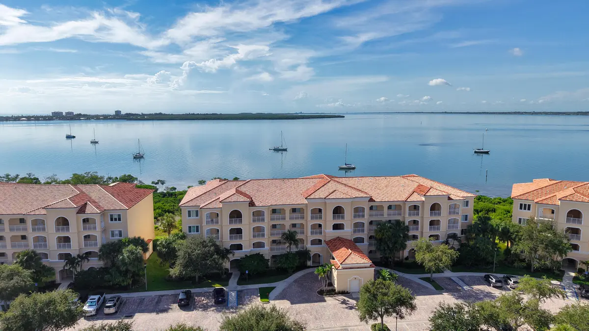 T7 at 25 HARBOUR ISLE Drive 104, Fort Pierce