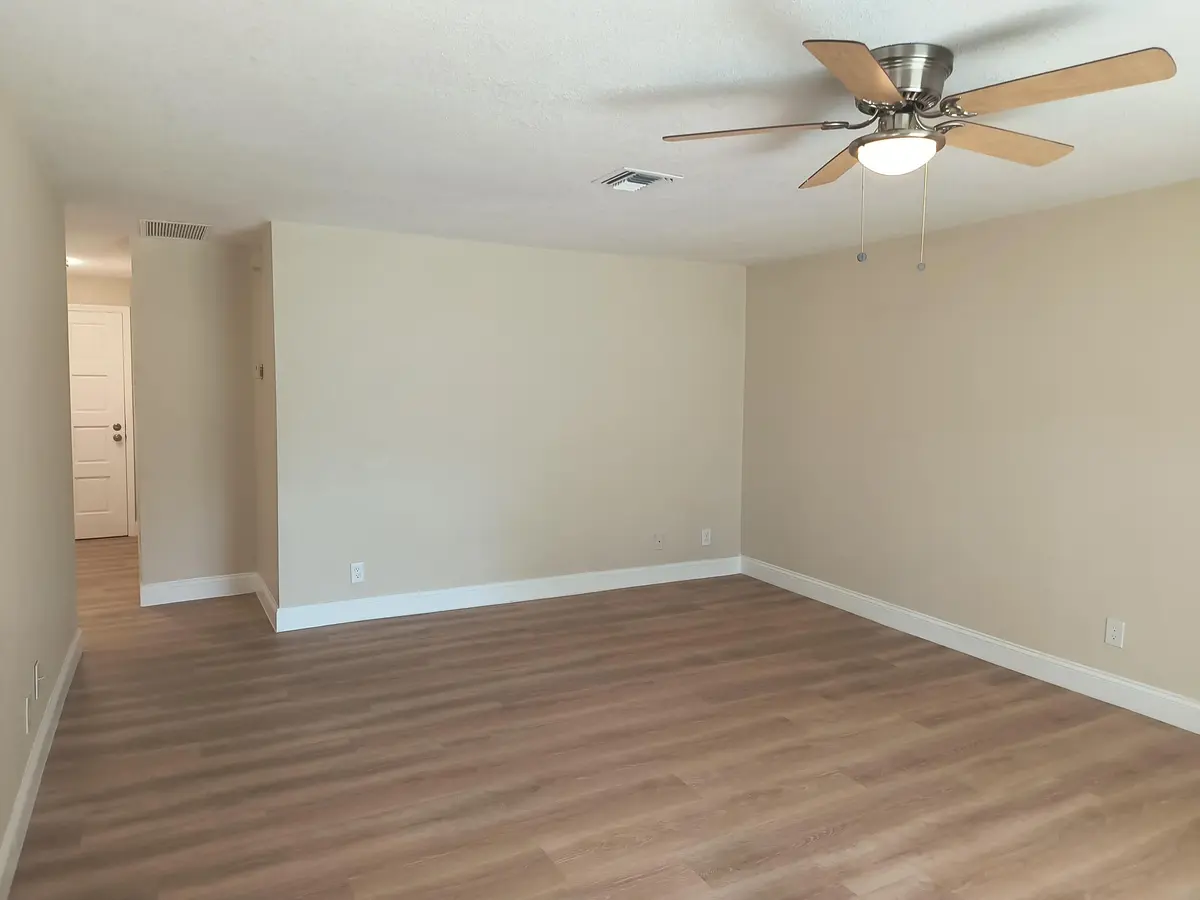 LIVING at 6903 COQUINA Avenue, Fort Pierce