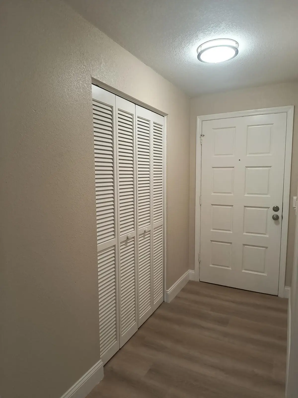 FOYER at 6903 COQUINA Avenue, Fort Pierce