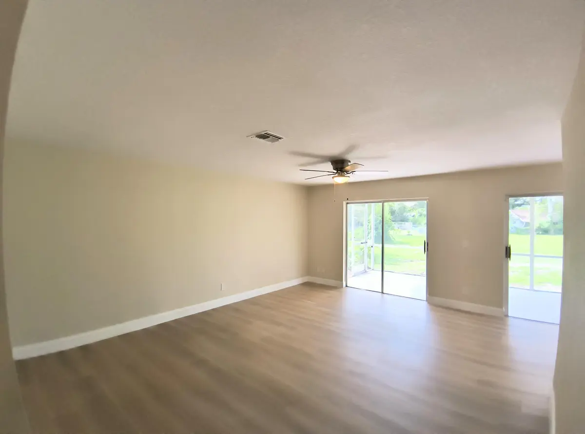 LIVING SLIDERS at 6903 COQUINA Avenue, Fort Pierce