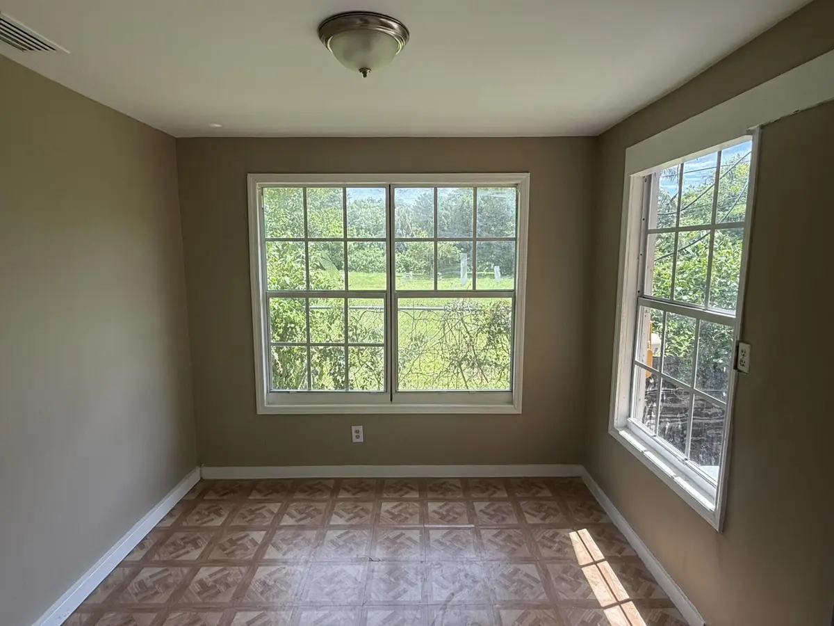 Room 2 at 2422 Genessee Avenue, West Palm Beach