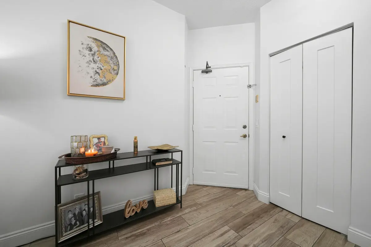 Entryway at 5780 Coach House Circle C, Boca Raton