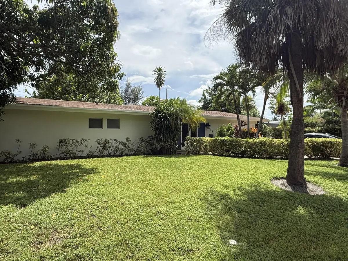 Front yard at 228 Lake Terrace, Delray Beach