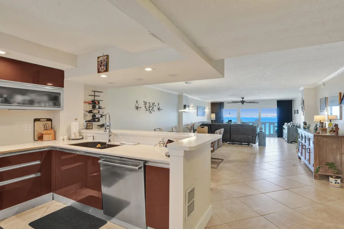 Kit/LR at 1012 N Ocean Boulevard 905, Pompano Beach