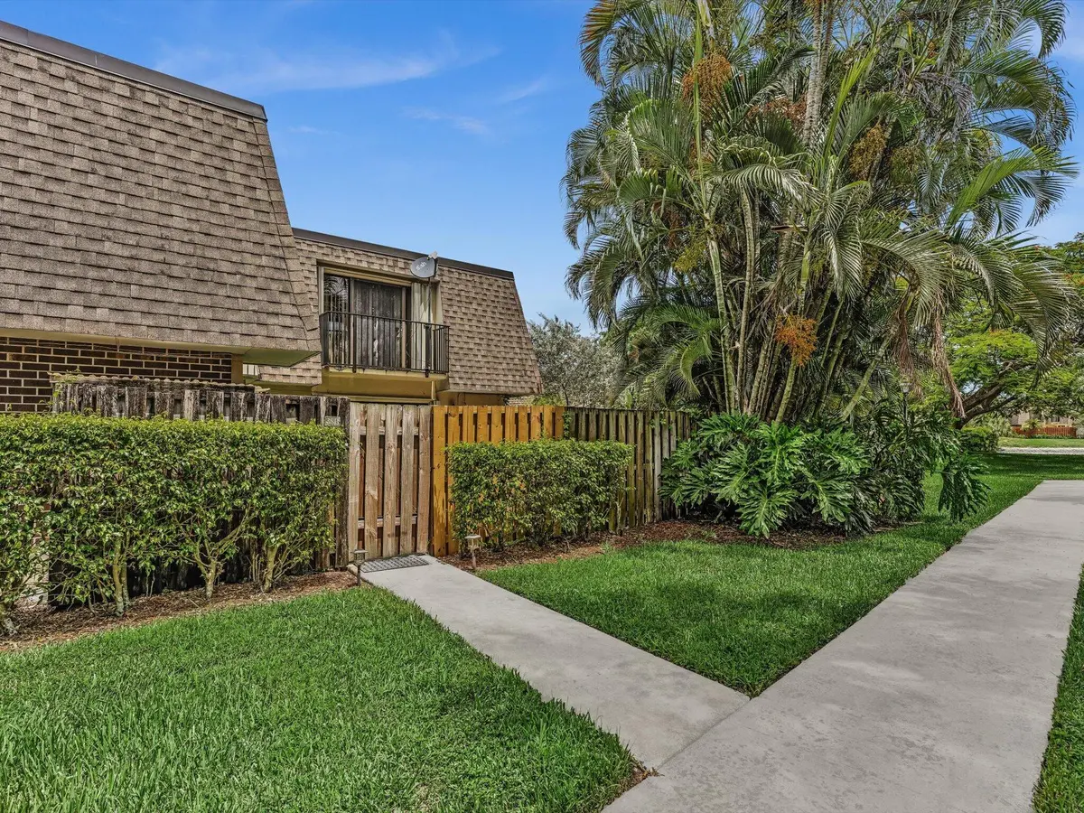 Fenced Courtyard at 2909 SW 22ND Circle 38B, Delray Beach