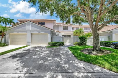 527 Prestwick Circle, Palm Beach Gardens – Townhouse for sale