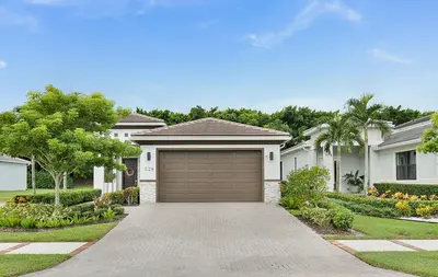 528 SE Fascino Circle, Port St. Lucie – Single Family Residence for sale