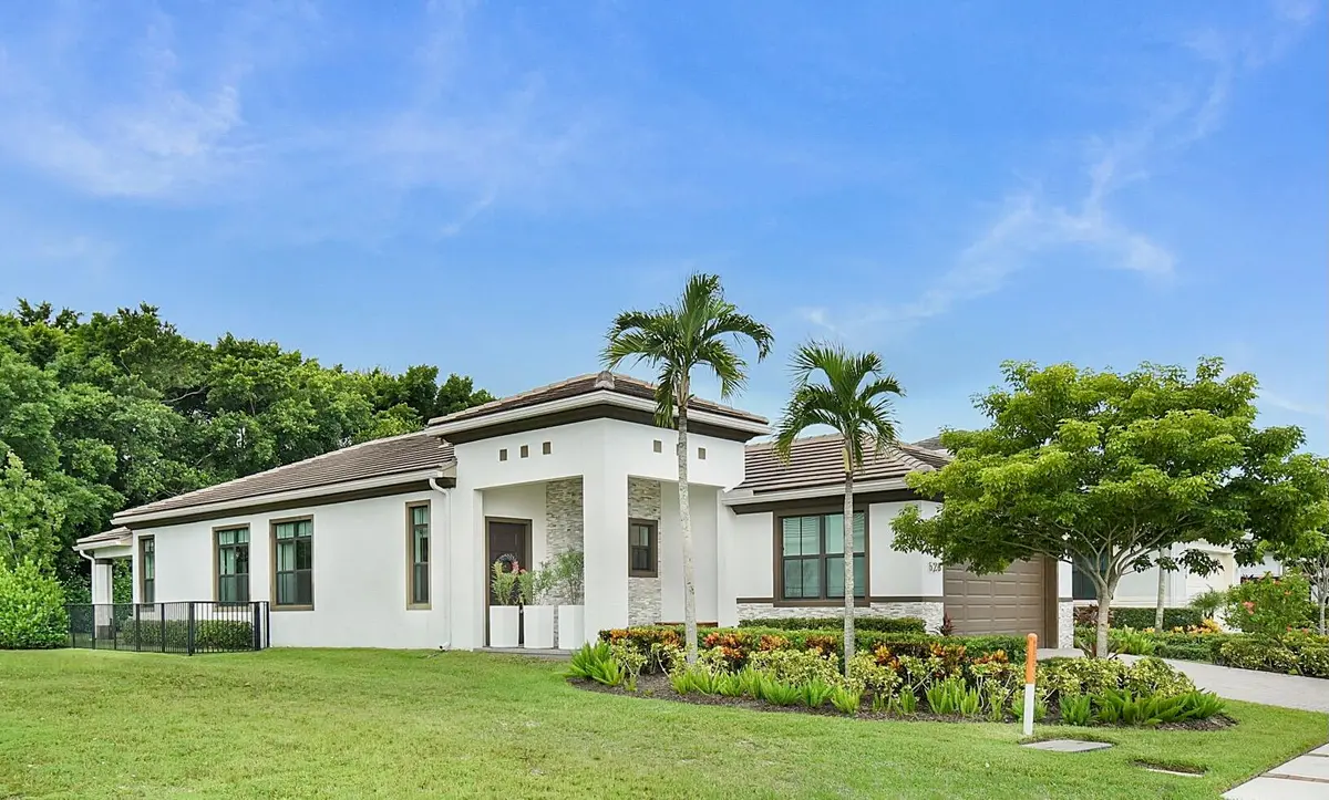 SideExterior at 528 SE Fascino Circle, Port St. Lucie