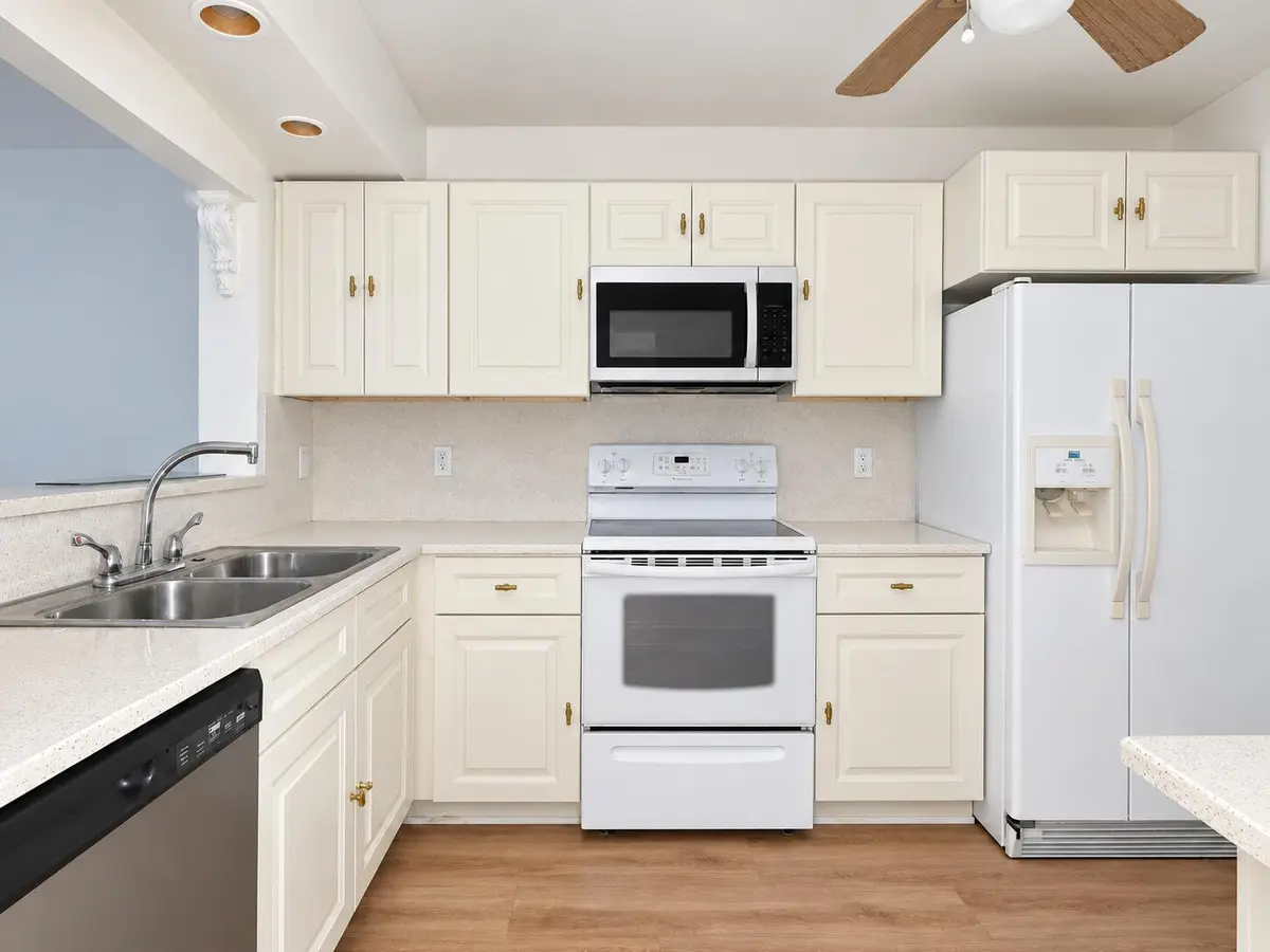Kitchen at 110 LAKE EMERALD Drive 103, Oakland Park
