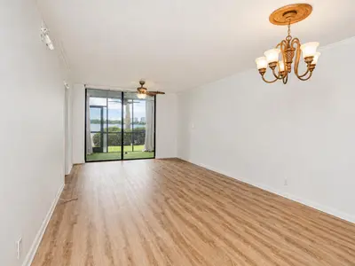 110 LAKE EMERALD Drive 103, Oakland Park – Condominium for rent